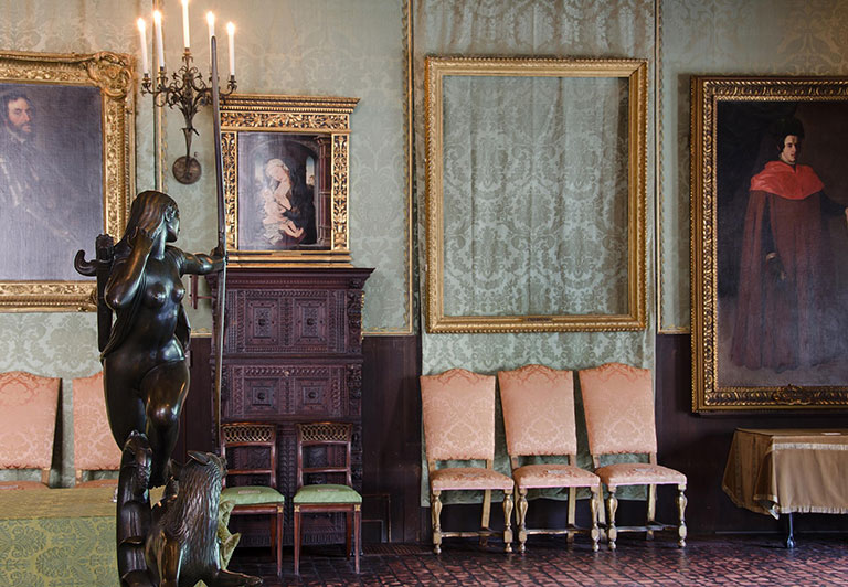 An art gallery with empty frames.